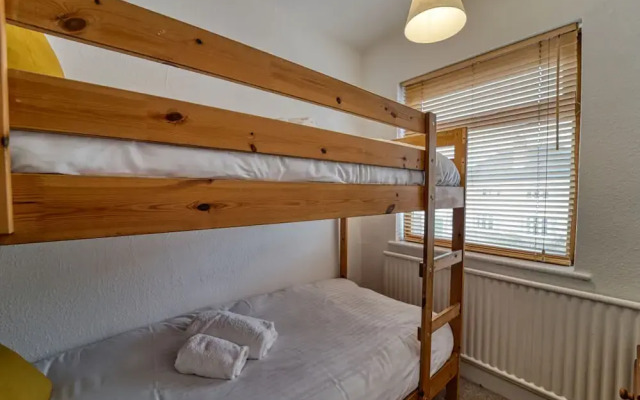 Host Stay Severn Swans House