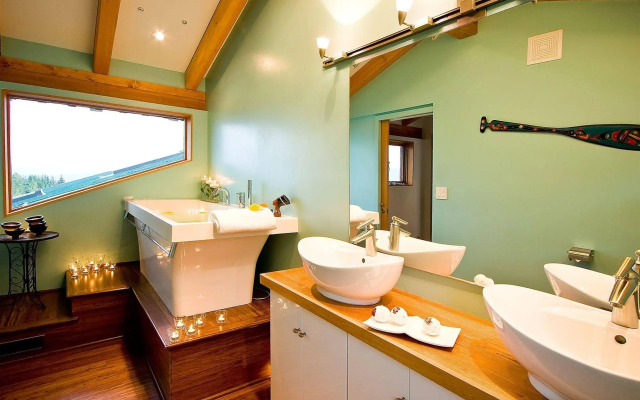 Myra Canyon Lodge + Ranch