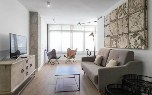 New San Juan beach apartment with AC