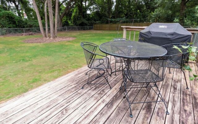 4 BR Sleeps 10 Near UGA & Downtown