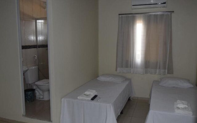 Hotel e Pousada Arara Azul