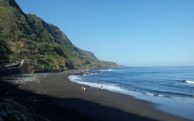 Exclusiva Casa Canaria con Magníficas Vistas al Mar