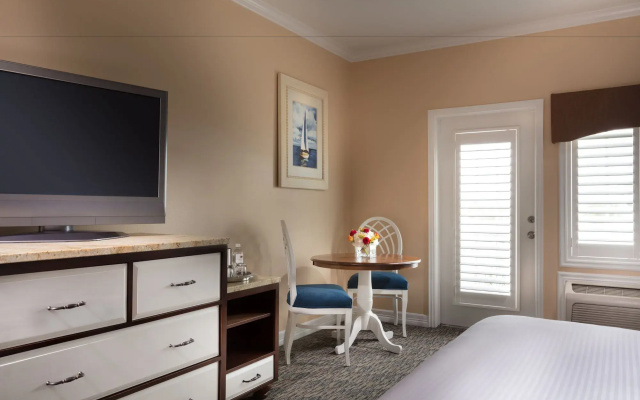 Kemah Boardwalk Inn
