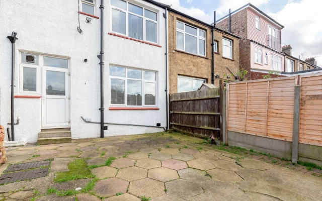 Modern & Spacious 3BR Terraced House