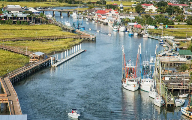 Shem Creek Inn