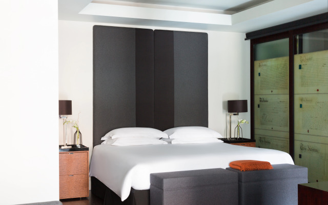 Grosvenor House Suites