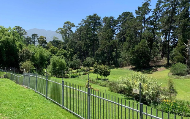 96 Meent Guest House