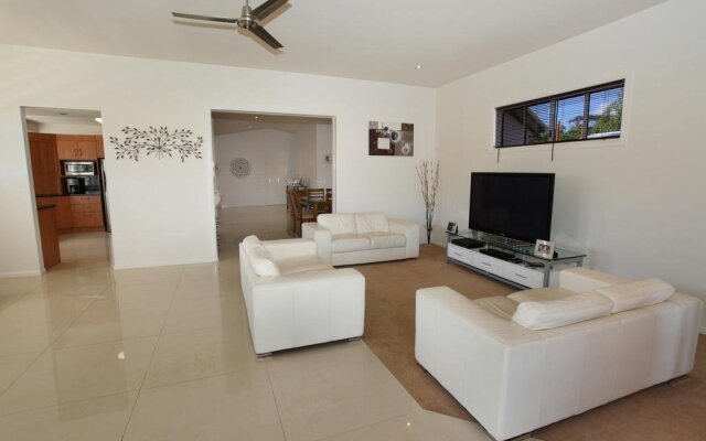 Okinja 31 Holiday House