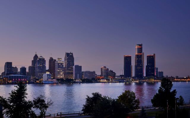 DoubleTree by Hilton Windsor Hotel & Suites