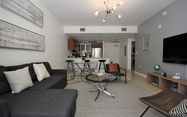 Lovely apt in the heart Midtown
