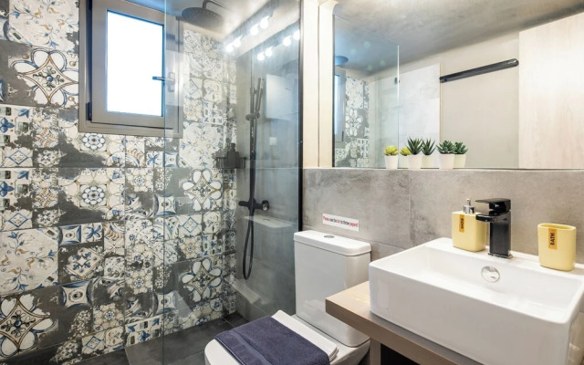 The Beatles 2-BR Apartment in Athens