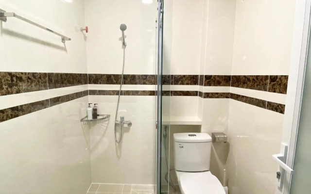 Home Away Homestay, City Center, D1