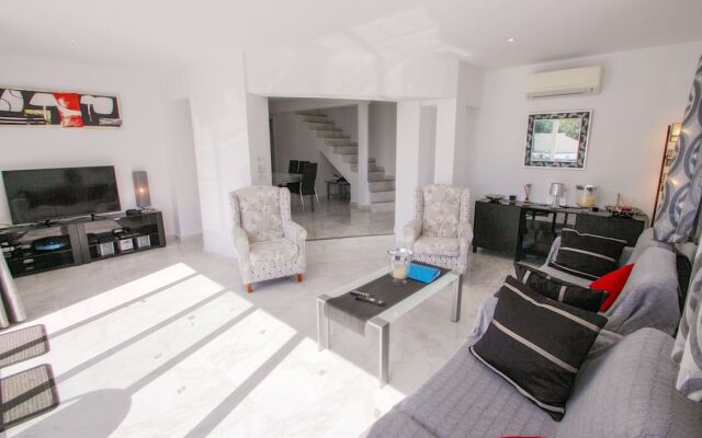 Gila - sea view villa with private pool in Benissa