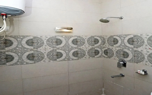 OYO 8637 Shivam Hotel