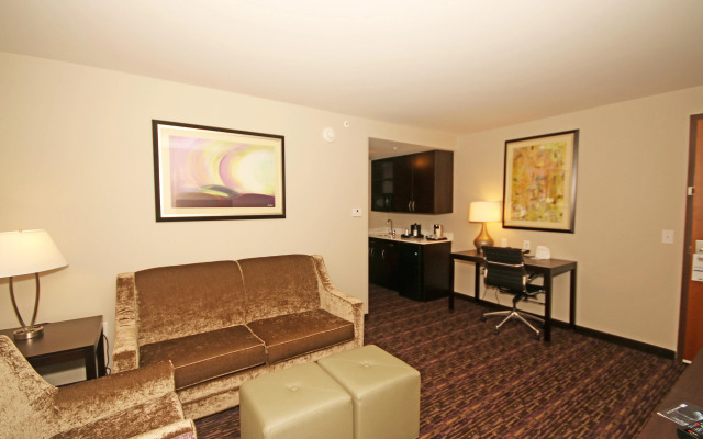 Holiday Inn Express & Suites Charlotte North by IHG
