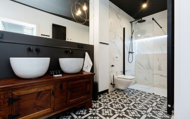 Kosciuszki Square Apartment by Renters