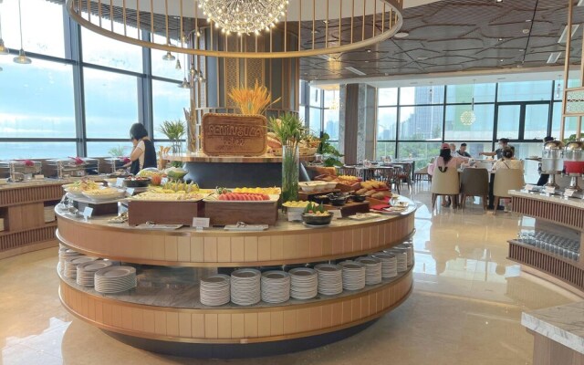 Peninsula Hotel Danang