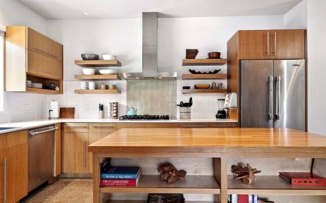 The Local - 2 Blocks to DT Fay - Walk Everywhere!