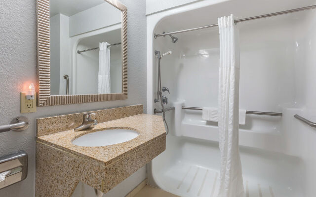 Comfort Inn Alton near I-255