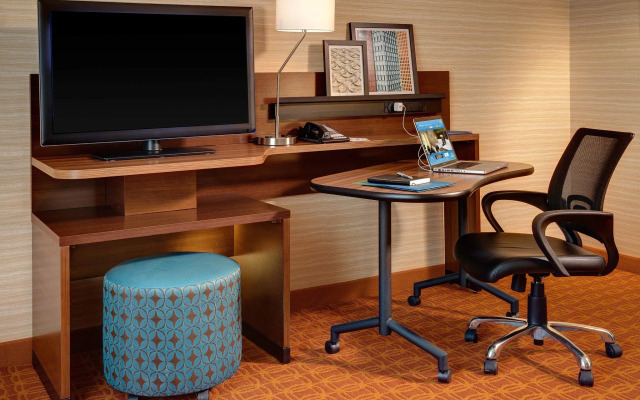 Fairfield Inn & Suites