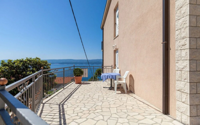 Ana - Free Parking - SA2