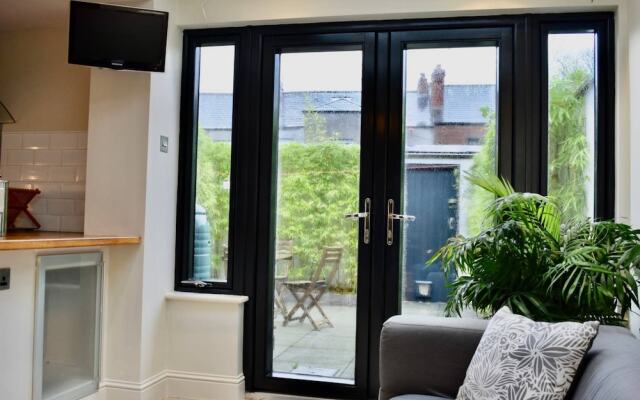 Newly Renovated 2 Bedroom Georgian House in Fairview