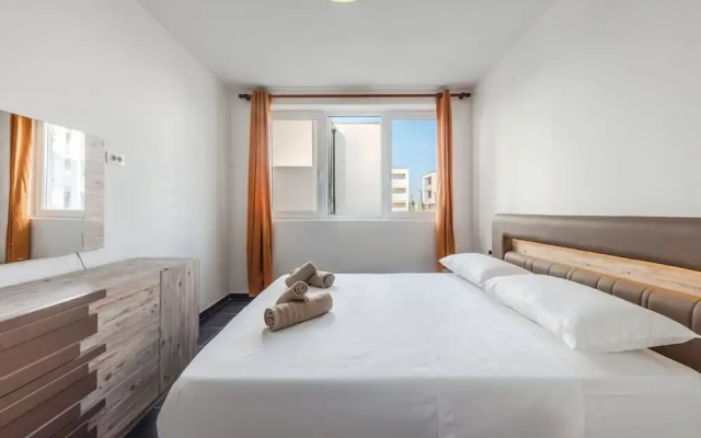 Blue Haven Talea in Tale