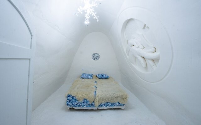 Snow Hotel