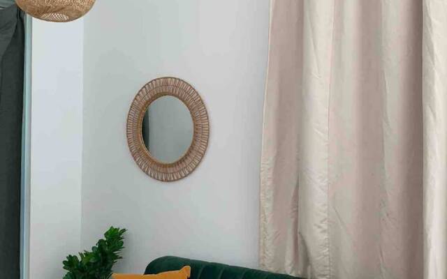 Cosy Little Studio With Marina &partial Beach View