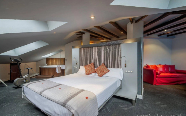 ICON Wipton by Petit Palace