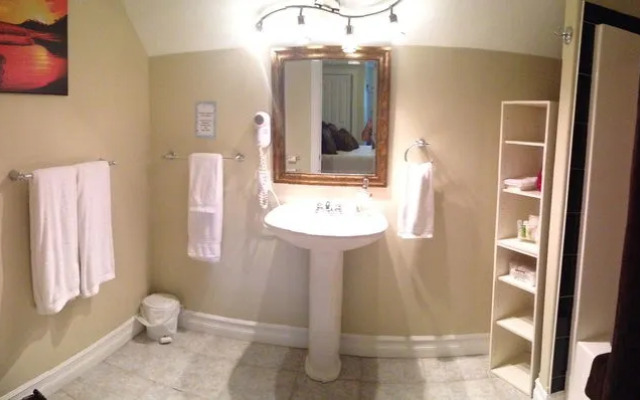 Snowflake Manor Bed & Breakfast