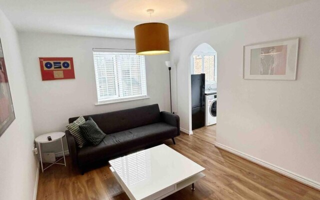 1-bed Apartment in Greater London Next to Station