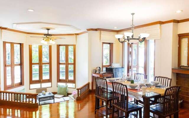 Royal Riverside Villa Chao Phraya View Suite