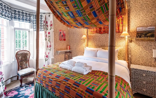 The Kensington Gatehouse - by Out of Office Lifestyle