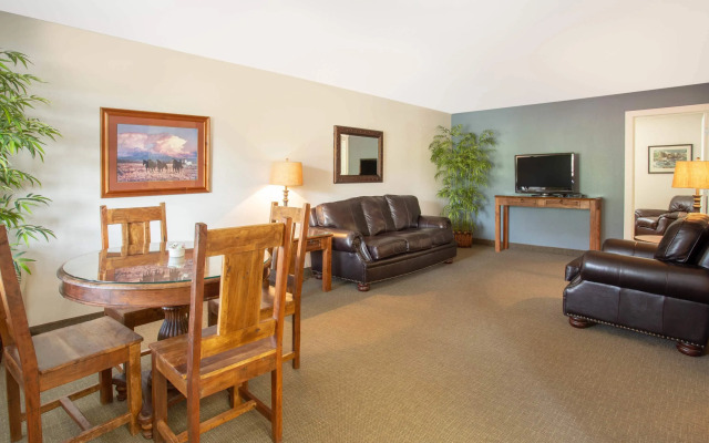 Travelodge by Wyndham Gardiner Yellowstone Park North