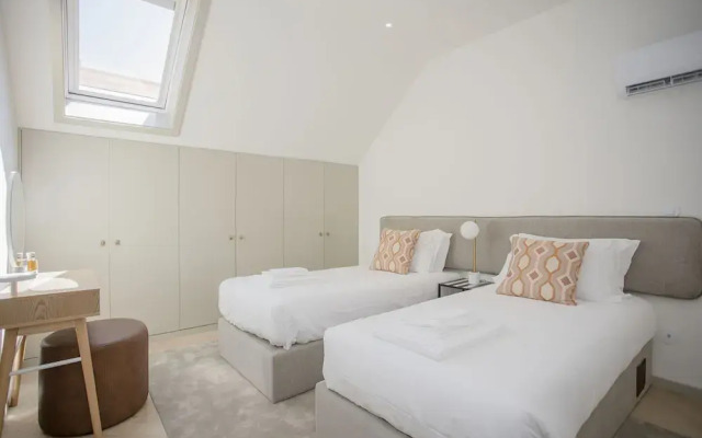 Liiiving in Porto - Luxury Beachfront Apartment VI
