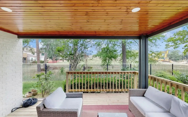 Relaxing Dog-friendly Home w/ Deck & Wifi