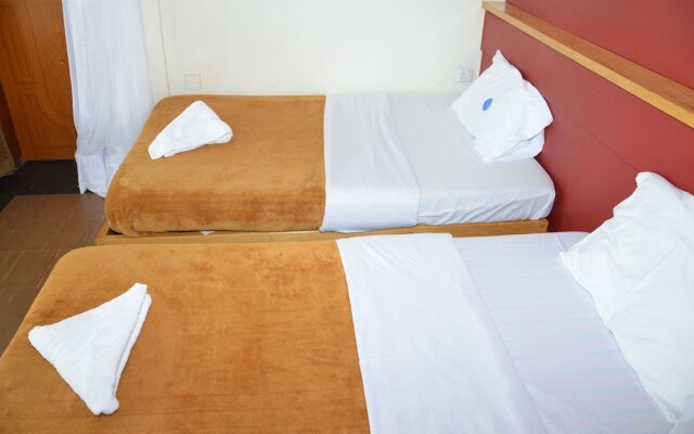 Ssese Islands Beach Hotel - Hostel