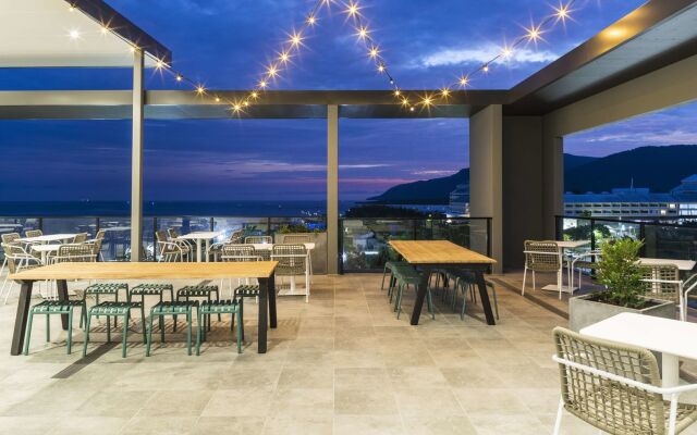 Oaks Cairns Hotel