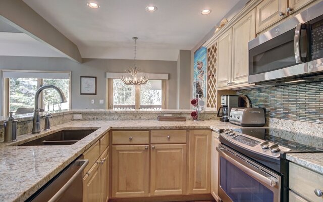 Tall Pines Lodge 4 Bedroom Townhouse by RedAwning