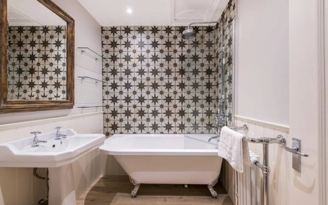 Charming, Recently Renovated 2-bed in Fulham