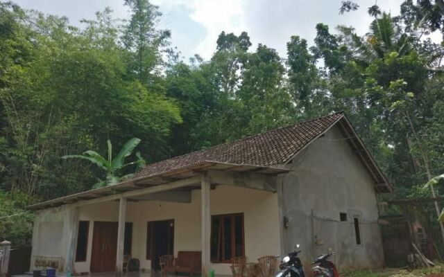 Andesta Homestay by ZUZU