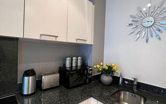 Londwell - Luxury Chelsea Apartment With Balcony