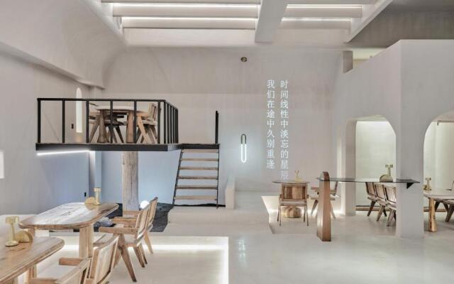 Nayun Xingkongsu Hotel