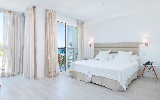 Apartment with shared pool, near the beach