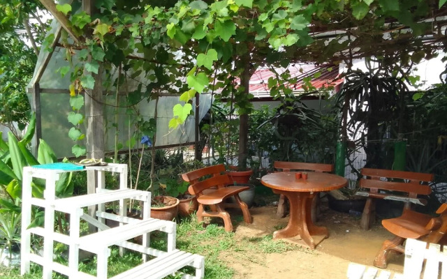 OYO Home  90588 Nadine Guesthouse