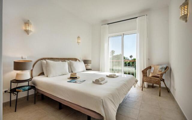 Luxurious First Floor Apartment Sleeps 4