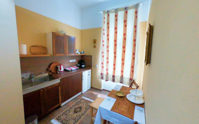 Artsy Ferhadija Studio Apartment