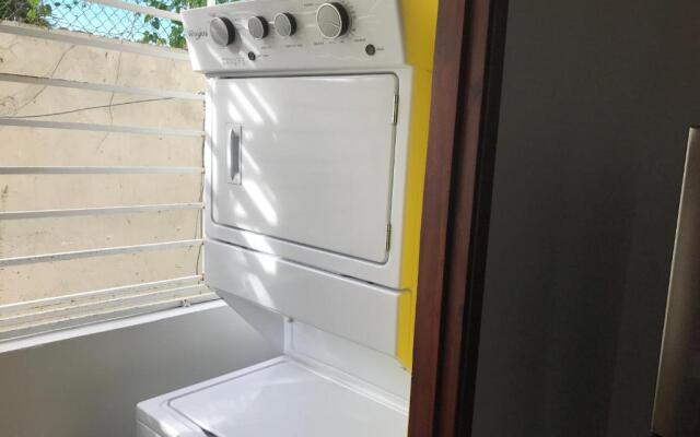 moderno apto frente a la piscina