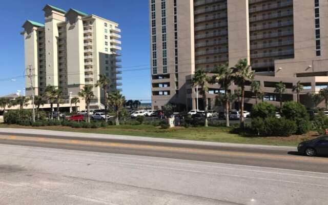 Las Palmas 121 Condo